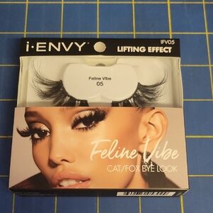 i-ENVY Feline Vibe Lashes New In Package